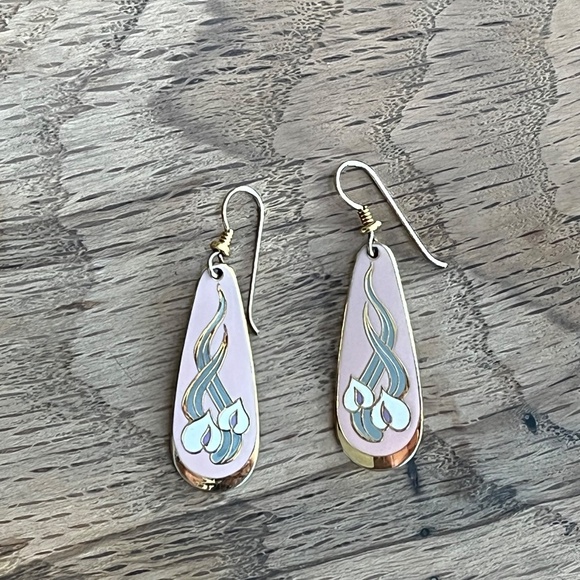 Laurel Burch Wild Anthurium Pink & Gold Dangle Earrings – Artistic Statement - Picture 6 of 7